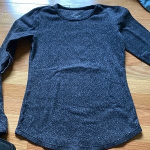 Thumb hole fleece shirt